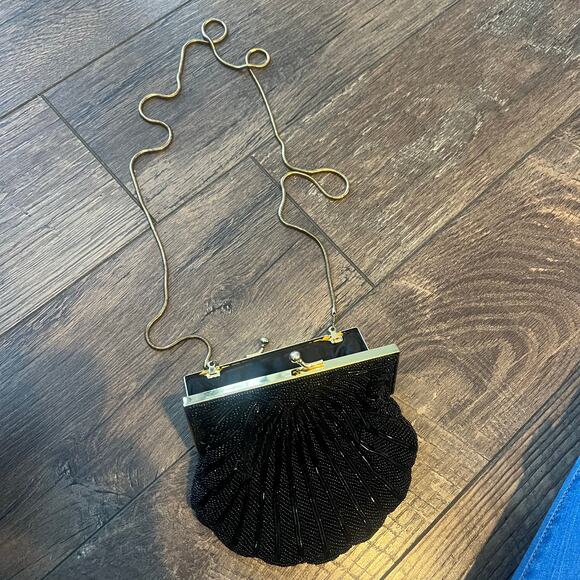Vintage Black Beaded Seashell Scallop Snap Closure Gold Strap Purse Clutch - Picture 4 of 5